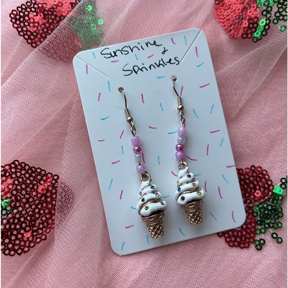 💗🍦 ice cream cone summer themed earrings style Handmade - Picture 3 of 3